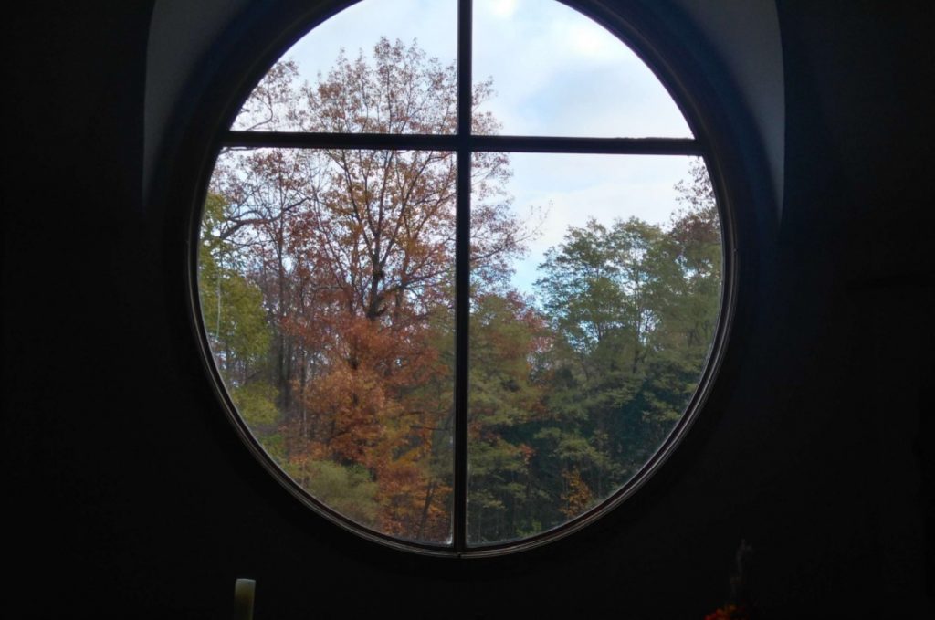 Round window in sanctuary of Midhurst United Church